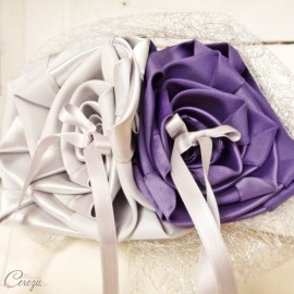 Mariage violet et argent porte-alliance fleur original