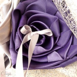 Mariage violet et argent porte-alliance fleur original