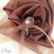 Mariage ivoire chocolat porte-alliance original fleur "Simplicité"