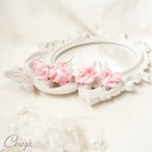 Pics à chignon rose blush petites fleurs mariée romantique