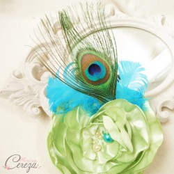 Broche bijou chic plume de paon, fleur et perles turquoise vert anis  "Philippine"