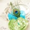 Broche bijou chic plume de paon, fleur et perles turquoise vert anis tenue maman mariée