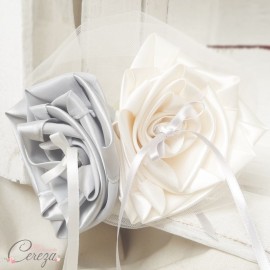 Mariage gris argent ivoire porte-alliance personnalisable original fleur "Simplicité"