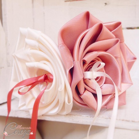 Mariage vieux rose ivoire porte-alliances original floral personnalisable 'Simplicité'