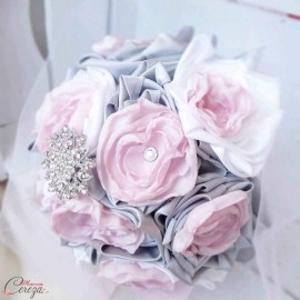 Bouquet de mariage hiver chic féérique rose poudré gris blanc, broche cristal "Chloé"