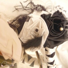 Bouquet de mariée rock plumes corset ivoire noir Garance personnalisable mariage original