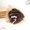 mariage gourmandise rose chocolat marron or doré, coussin d'alliances duo original