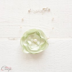 Bracelet mariée fleur vert anis pâle perles nature romantique "Lila" personnalisable
