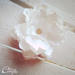 Barrette fleur blanche doré - Accessoire coiffure invitée mariage sur-mesure