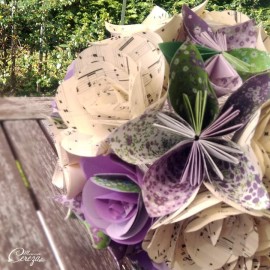 Bouquet de mariée papier partition de musique violet vert origami "Love notes" 