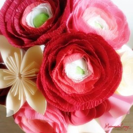 Bouquet mariée original papier renoncules rose rouges "Spring Flower"
