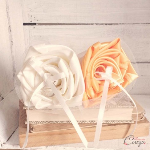 Mariage orange porte-alliance original fleur "Simplicité" coussin alliances
