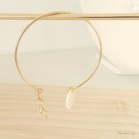 Bracelet mariée palet de nacre et feuille ajourée doré ou argenté jonc "Mona" bijoux mariée
