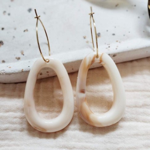 Boucles d'oreille maxi beige marbré  - Bijou tendance