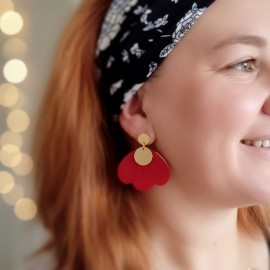Boucles d'oreille résine pétales de fleur rouge  - Bijou tendance