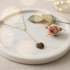 Collier en Y coeur vert kaki en émail - Bijou minimaliste