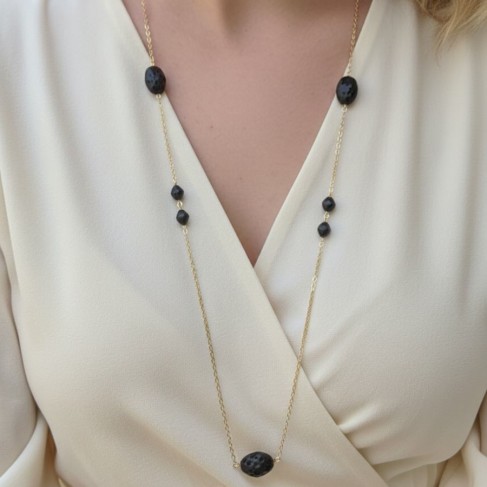 Sautoir perles noires sur cha&icirc;ne dor&eacute; "Gabrielle" - Bijou cr&eacute;ateur