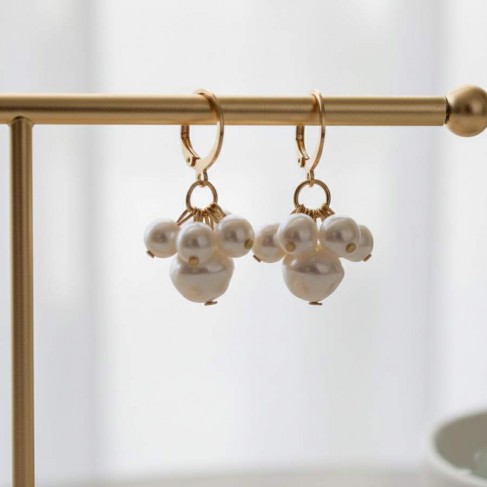 Boucles d'oreille mariage perles peu pendantes "Fleur"