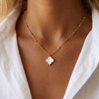 Collier Trèfle en Nacre Naturelle — Chaîne Perlée Acier Inoxydable Doré