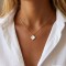 Collier Trèfle en Nacre Naturelle — Chaîne Perlée Acier Inoxydable Doré