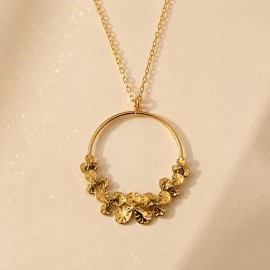 Collier long bohème chic doré à pendentif floral