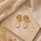 Boucles d'oreilles bohème chic dorées à goutte en résine