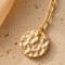 Boucles d'oreilles pendantes dorées zircons & médaille martelée