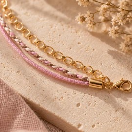Bracelet Bohème Chic 3 rangs – Rubans rose poudré & chaîne dorée