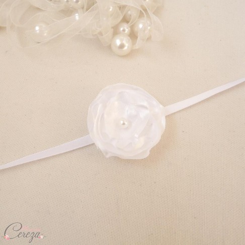 Bracelet fleur blanche demoiselle d'honneur - accessoire cortège mariage