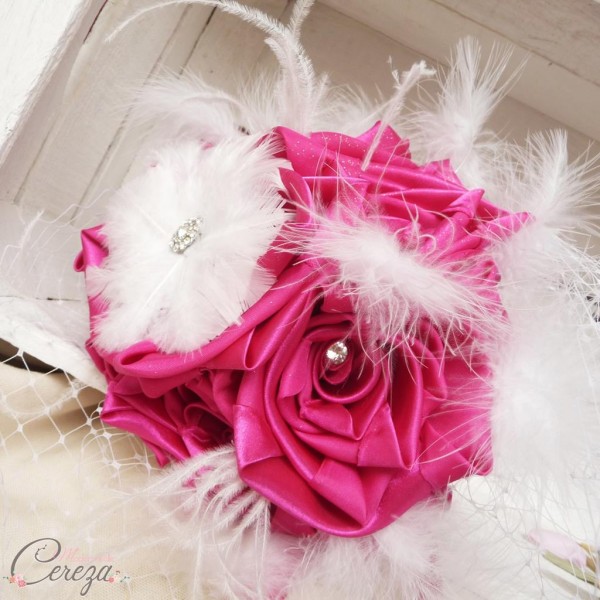 bouquet mariée cabaret fuchsia blanc strass plumes 9