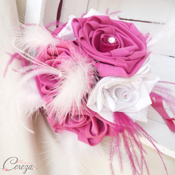 bouquet mariage cabaret baroque rose fuchsia blanc plumes strass laçage cereza deco 6b