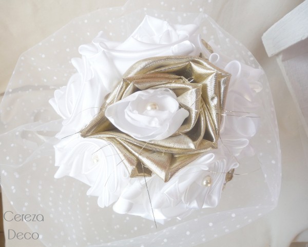bouquet mariage original féérique tissu blanc or tulle plumetis cereza deco b6