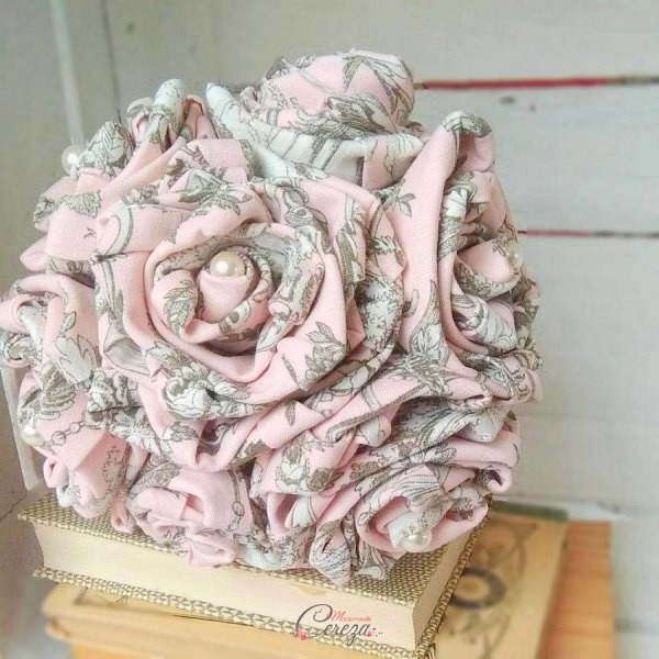 bouquet-mariee-toile-Jouy-rose-gris-original-tissu-Melle-Cereza-5