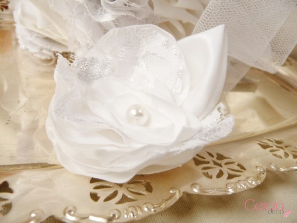 boutonniere mariee temoin blanc dentelle