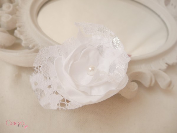 fleur broche demoiselle d'honneur blanc casse