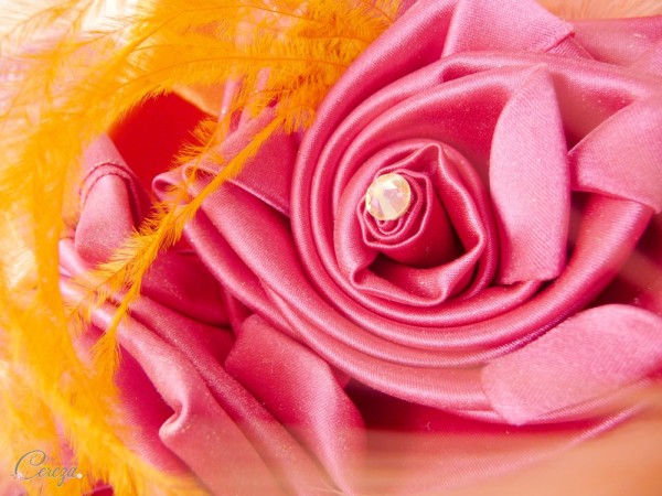 bouquet de mariage original alternatif a garder Mademoiselle Cereza modele sur-mesure rose fuchsia orange plumes