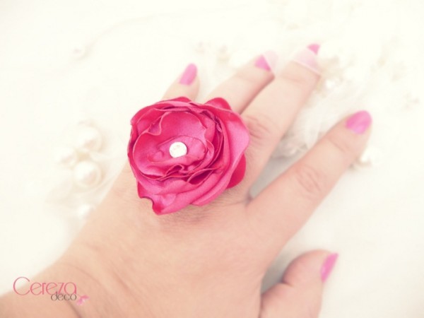 bijou mariage bague fleur mariage rose fuchsia strass cereza deco