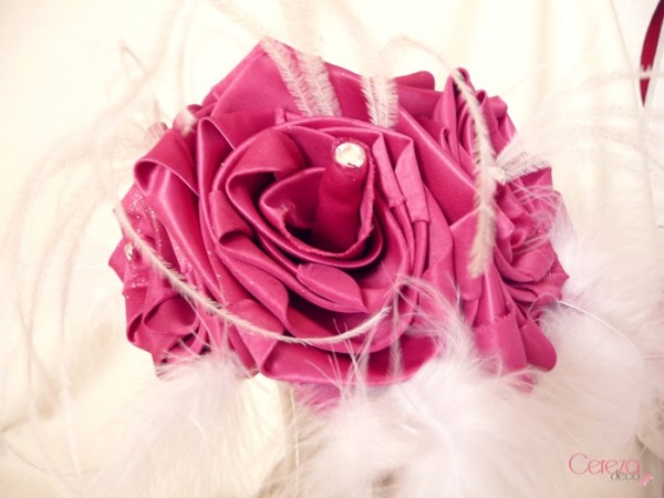 bouquet mariage cabaret plumes rose fuchsia blanc cereza deco 2