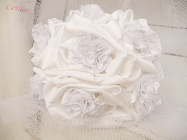 mariage boheme chic bouquet mariee dentelle blanc argent tissu Mademoiselle cereza deco