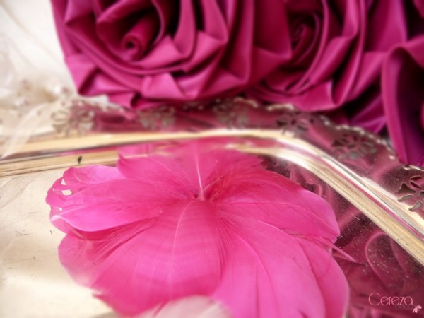 fleur de plumes rose fuchsia bouquet mariage retro cabaret ivoire fuchsia cereza deco 1