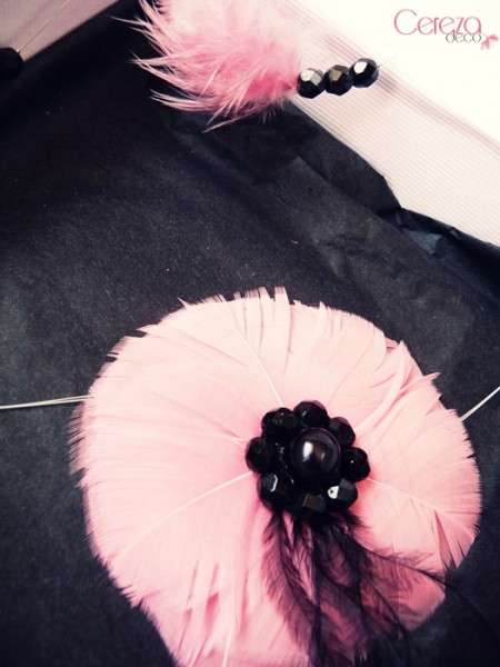 mariage retro cabaret & plumes parure bijou mariage vieux rose noir plumes perles personnalisee cereza deco 2b