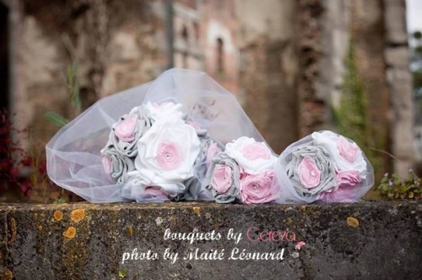 bouquet de mariee tissu original féérique tissu lin gris rose blanc strass bouquet demoiselle d'honneur cereza deco