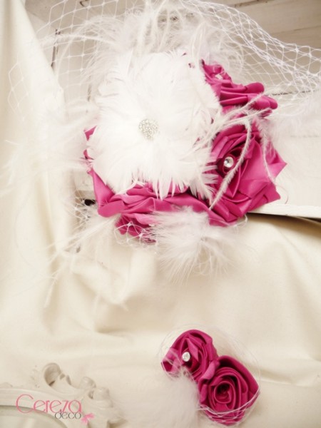 mariage cabaret bouquet de mariée bijou éternel fuchsia blanc plumes voilette cereza deco