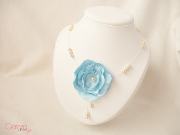collier de mariage ivoire bleu ciel perles & fleur Virginie cereza deco 1