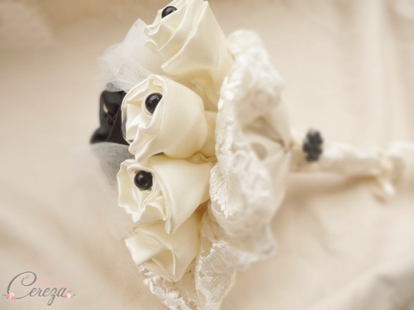 bouquet de mariee original tissu satin creation personnalisee Mademoiselle Cereza mariage 