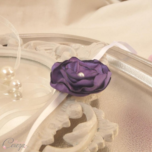 bracelet fleur tenue demoiselle honneur mariage violet Mademoiselle Cereza blog mariage