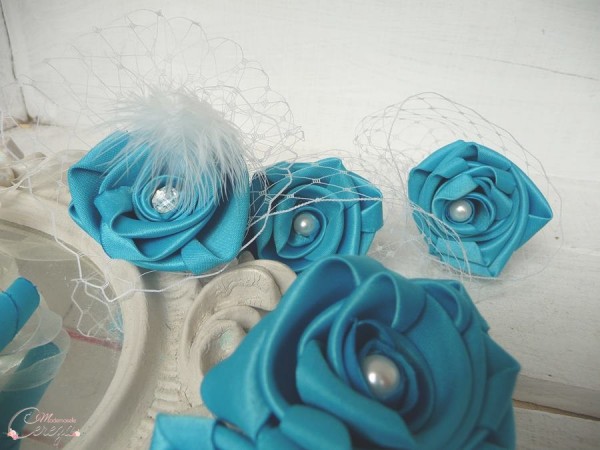 boutonnieres temoins garçons d'honneur mariage turquoise blanc gris cereza 4