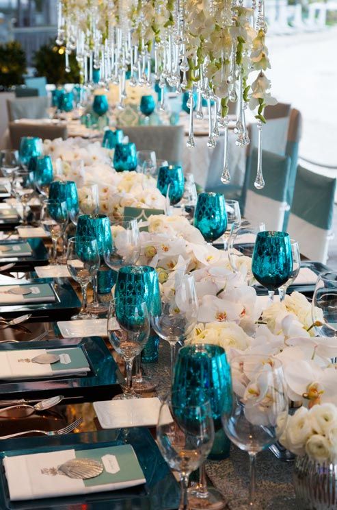 déco de table en bleu Turquoise et blanc  Table mariage bleu, Table  mariage bleu et blanc, Déco mariage bleu turquoise