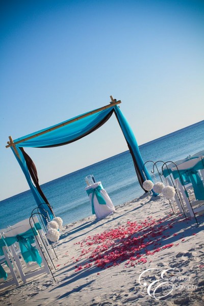idées mariage turquoise blanc cérémonie laïque mariage sur la plage turquoise blanc arche