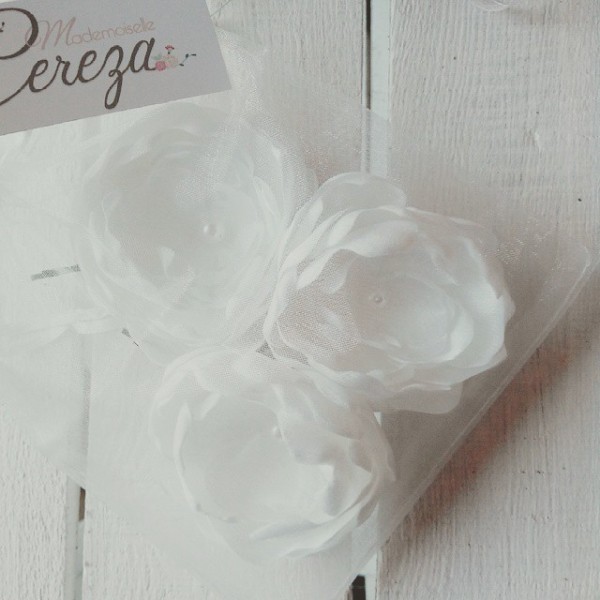 bijoux de tete mariage fleur blanche delicate mademoiselle cereza